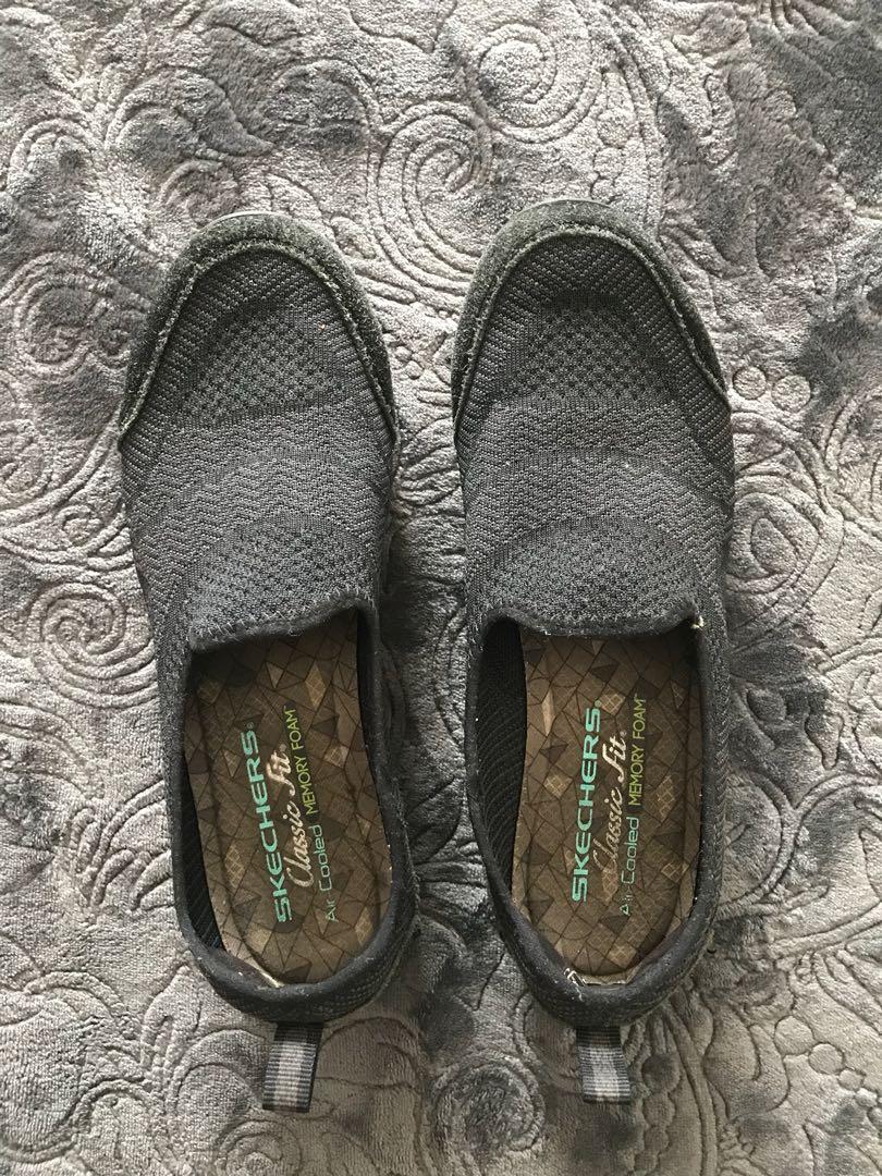 skechers classic fit memory foam womens