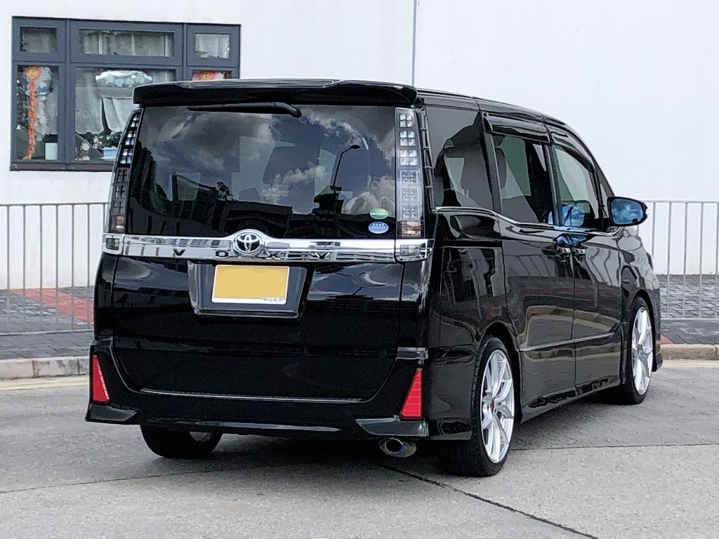 Toyota voxy zrr80
