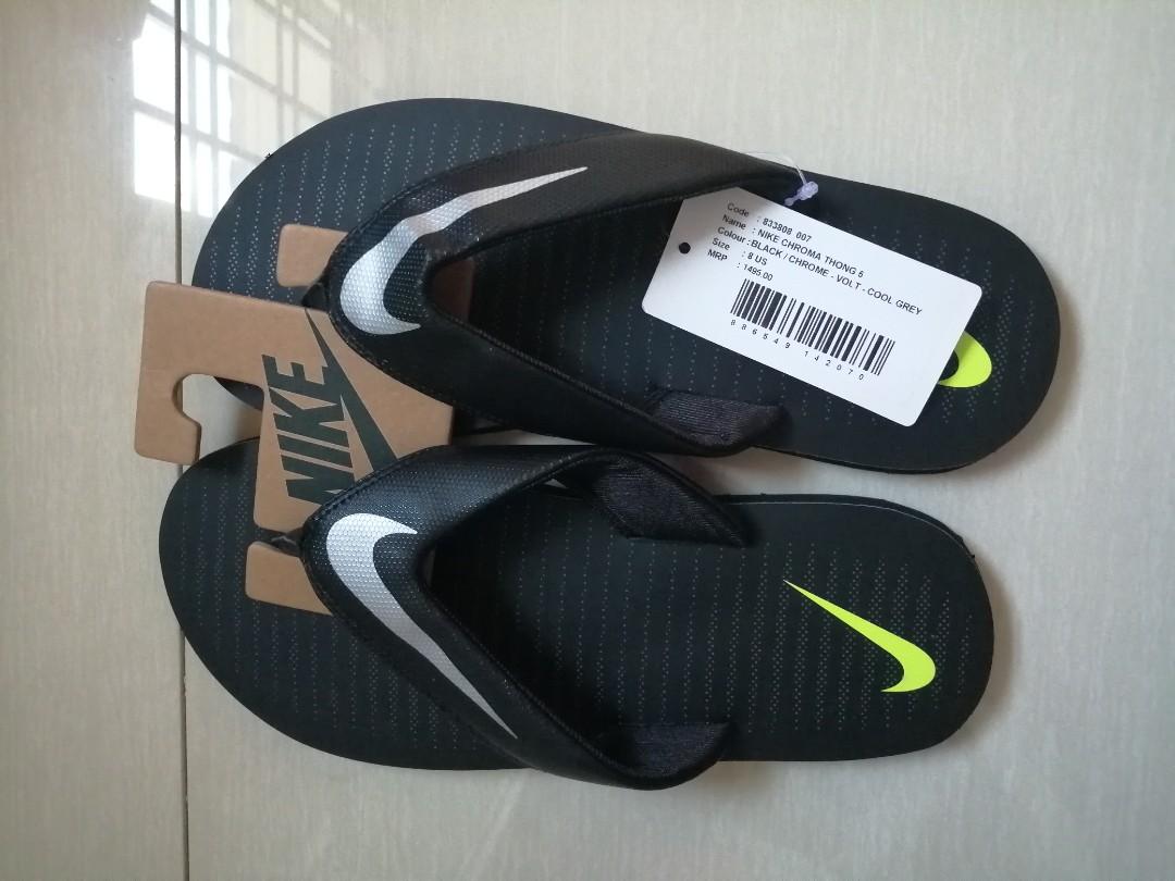 Nike slippers size 5 top