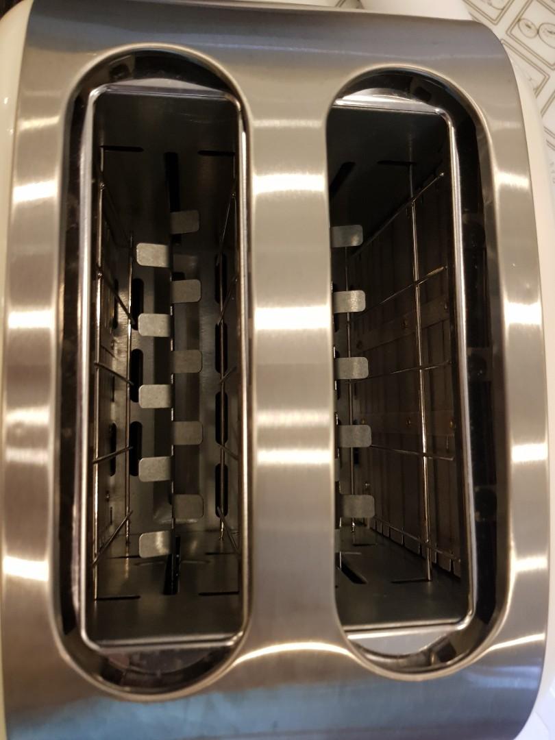 Vintage bread toaster with defrost, reheat and bagel toasting, TV