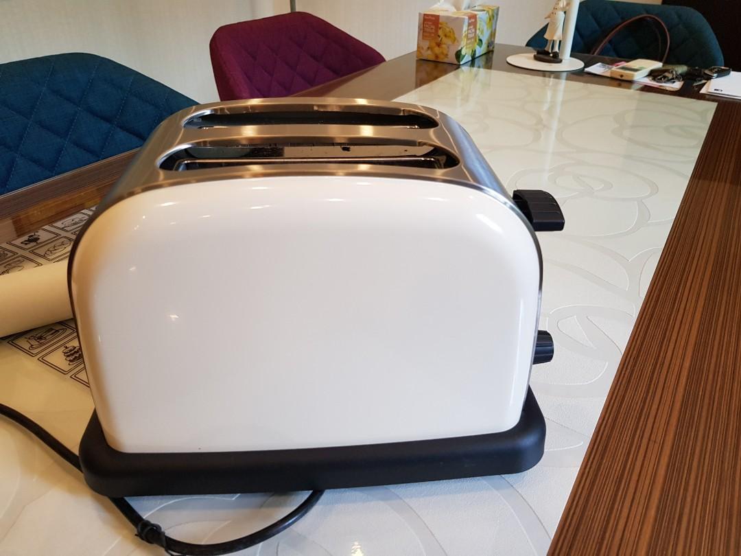 Vintage bread toaster with defrost, reheat and bagel toasting, TV