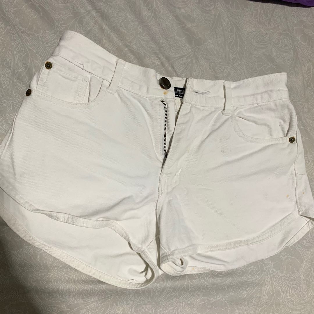 white maong shorts