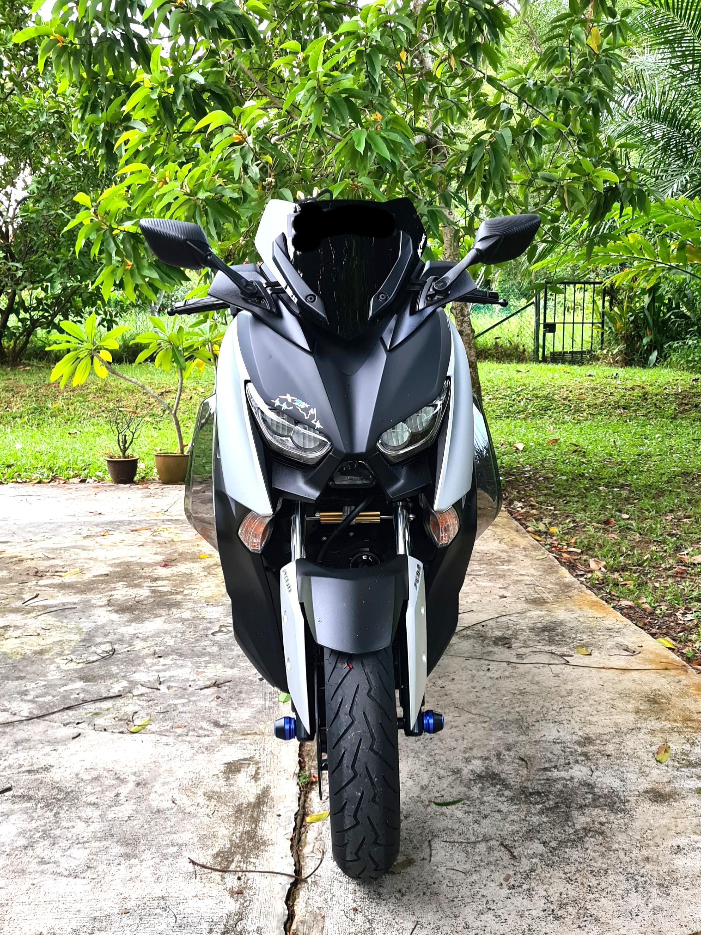 Almost New Yamaha Xmax 300 With 1 2k Many Accessories Motorcycles Motorcycles For Sale Class 2a On Carousell