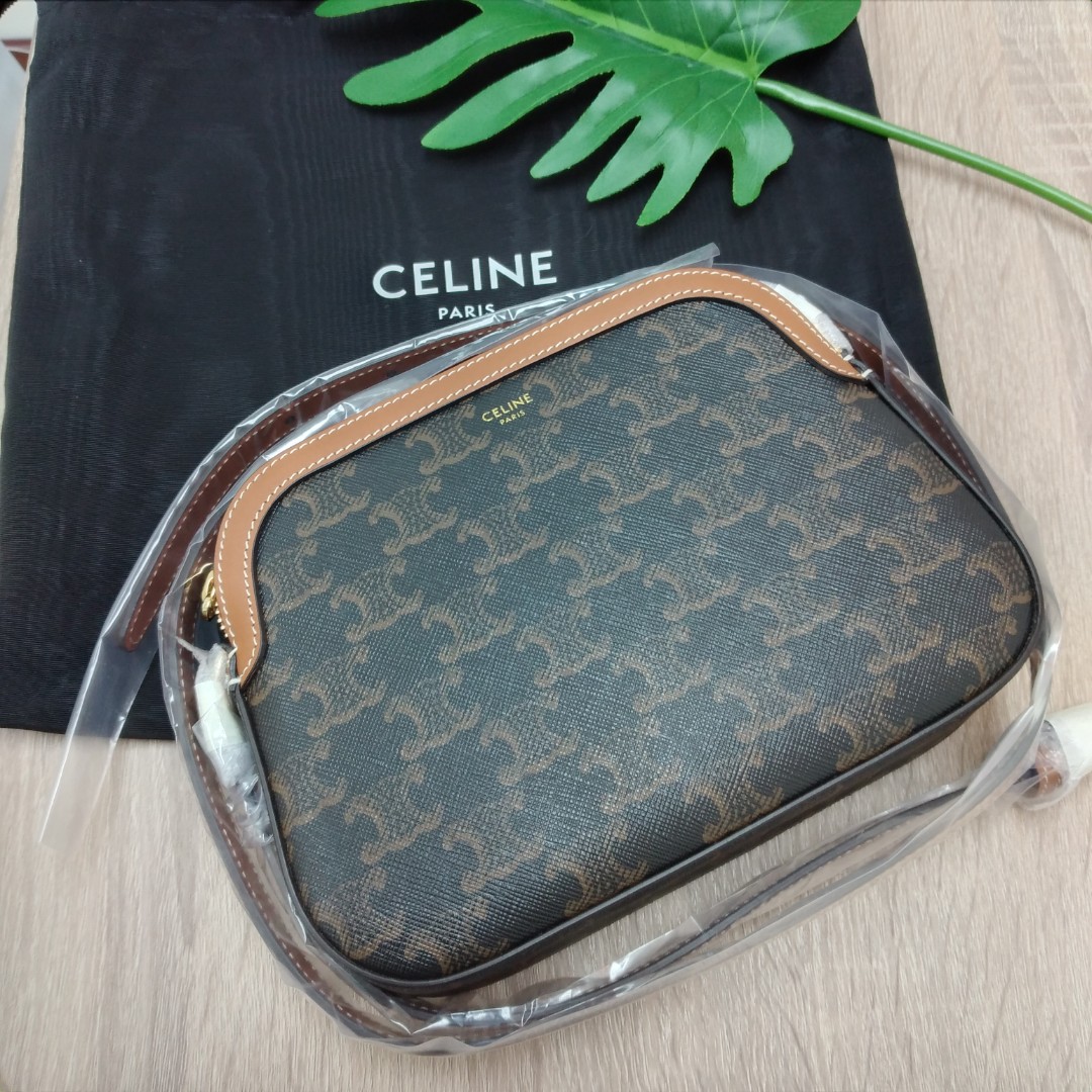 全新 CELINE Small Camera Bag in Triomphe Canvas, 名牌, 手袋及銀包 Carousell