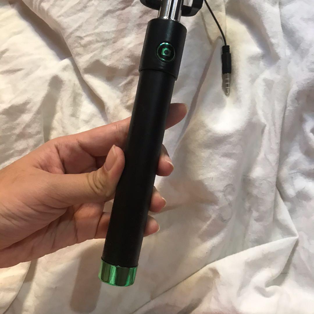 Adjustable Monopod (Category: Mounts & Holders) located in Manila. Submitted by danalou (Listing ID 1017778970, Image 3). Description: .