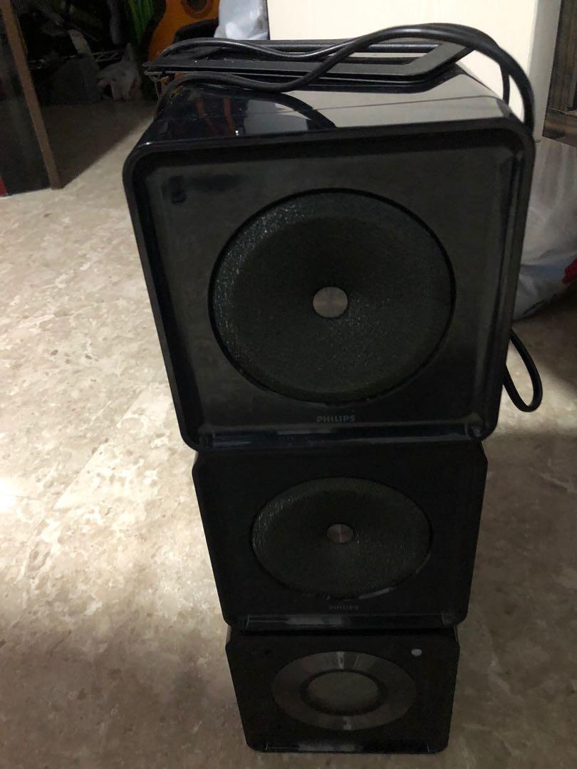 CD player (Category: Portable Music Players) located in Singapore. Submitted by facebk1969 (Listing ID 1017634831, Image 2). Description: Used In Gd working condition Rarely use Black colour Can stack or spilt into 3 boxes .