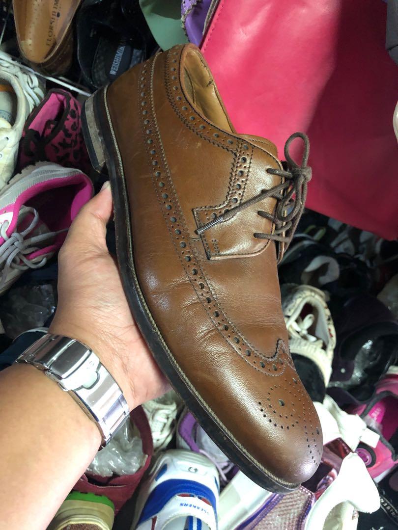 clarks mens wingtip shoes