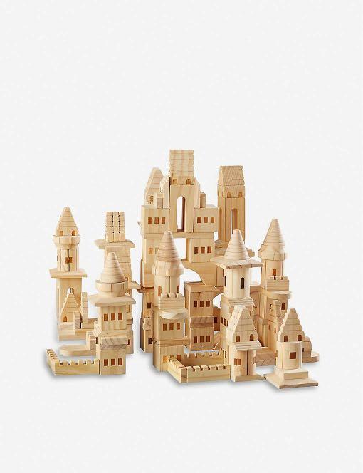 FAO SCHWARZ Castle wooden building 