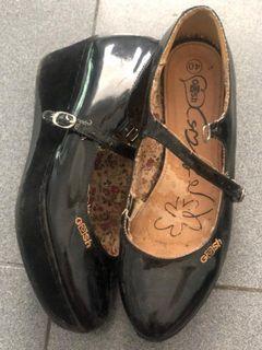 Heels gosh hitam