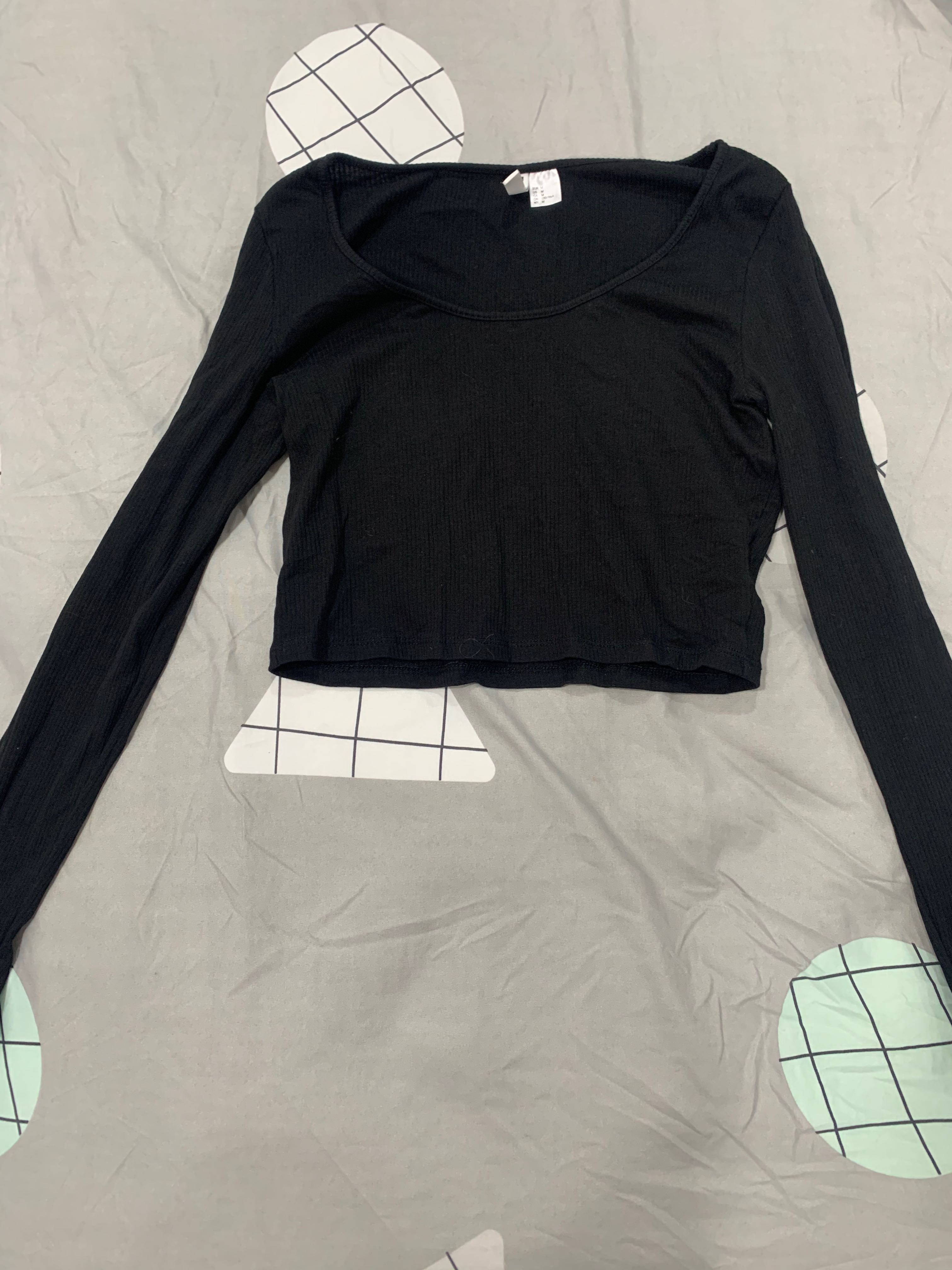 Hu0026M Long Sleeve Black Stretchable Crop Top, Women's Fashion, Tops,  Sleeveless on Carousell
