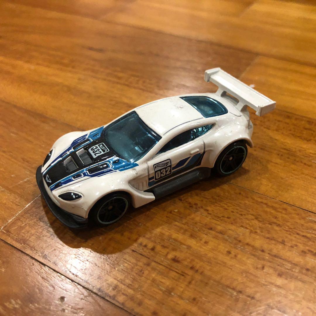hot wheels aston martin vantage gt3