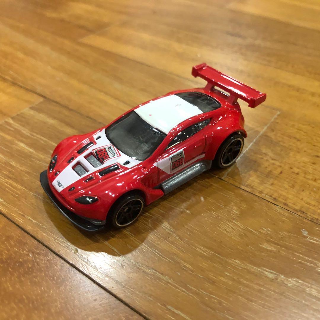 hot wheels aston martin vantage gt3
