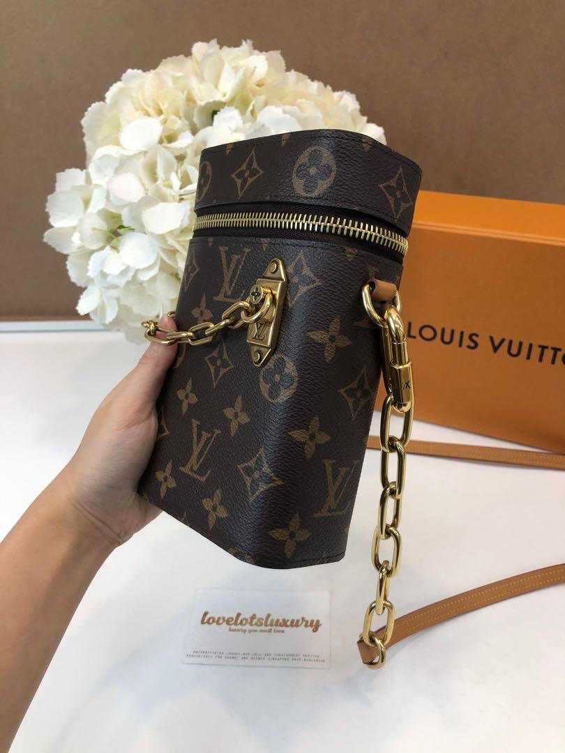 ❗️SALE 1,200❗️Louis Vuitton Phone Box Bag Monogram, Women's Fashion, Bags &  Wallets, Purses & Pouches on Carousell