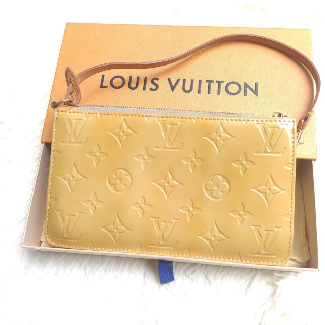 louis vuitton beige monogram vernis lexington pochette bolsa