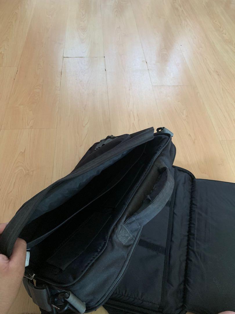 Oakley laptop sling bag, Men's Fashion, Bags, Sling Bags on Carousell