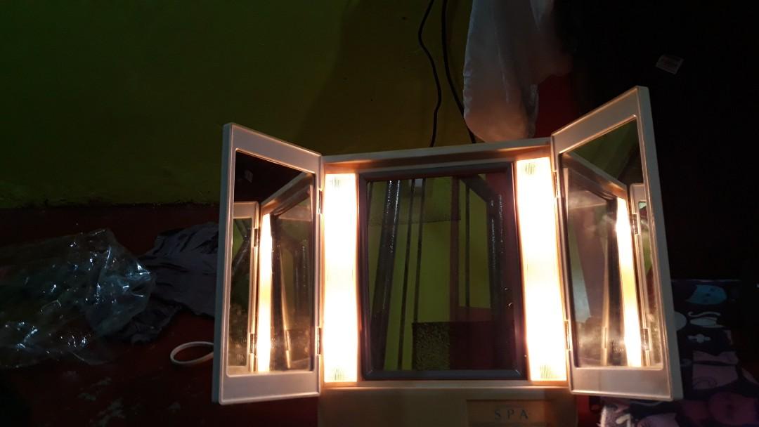 womens vanity with lights