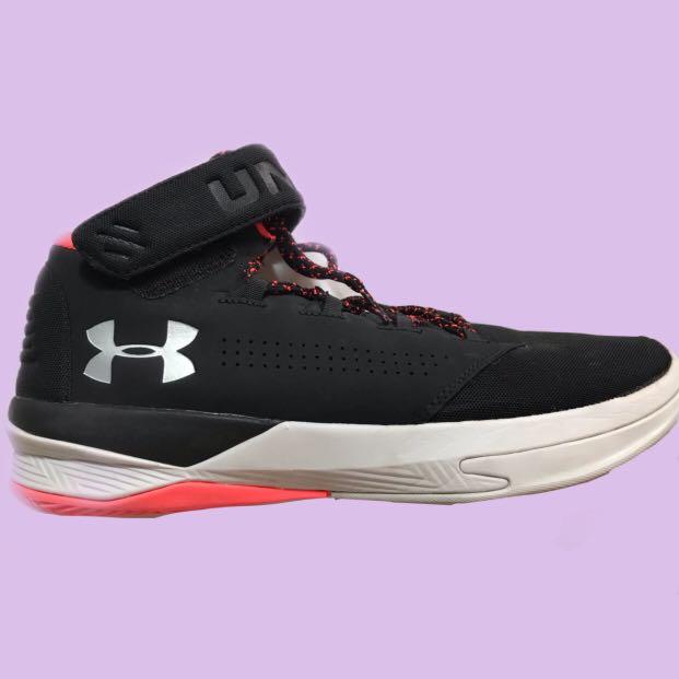 Total 90+ imagen under armour charged basketball shoes Abzlocal.mx