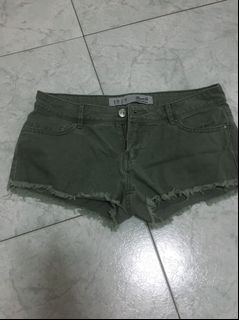 (Category: ) located in . Submitted by clothespree (Listing ID 1017748097, Image 1). Description: .