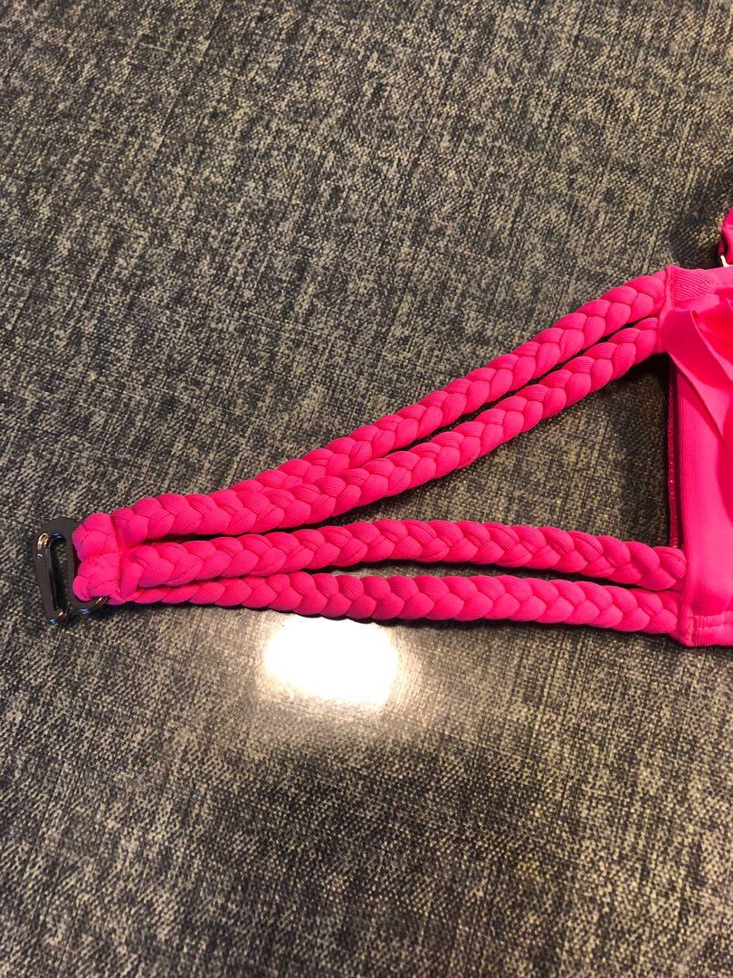 Roxy bikini （分類：泳衣）位於 Hong Kong。 由 emilyluk3801 提交（商品編號 1017668156，圖片 3）。簡介： 。
