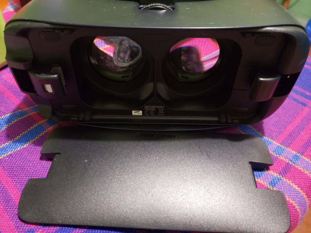 samsung galaxy VR (Category: Virtual Reality) located in Quezon City. Submitted by amber___18 (Listing ID 1017758302, Image 2). Description: 100 % original samsung. its capable for micro usb galaxy S series like S6, S6 edge,S7, S7 edge. di nagamit masyado.nakatago lng.meet up fairview ,novaliches or balintawak..