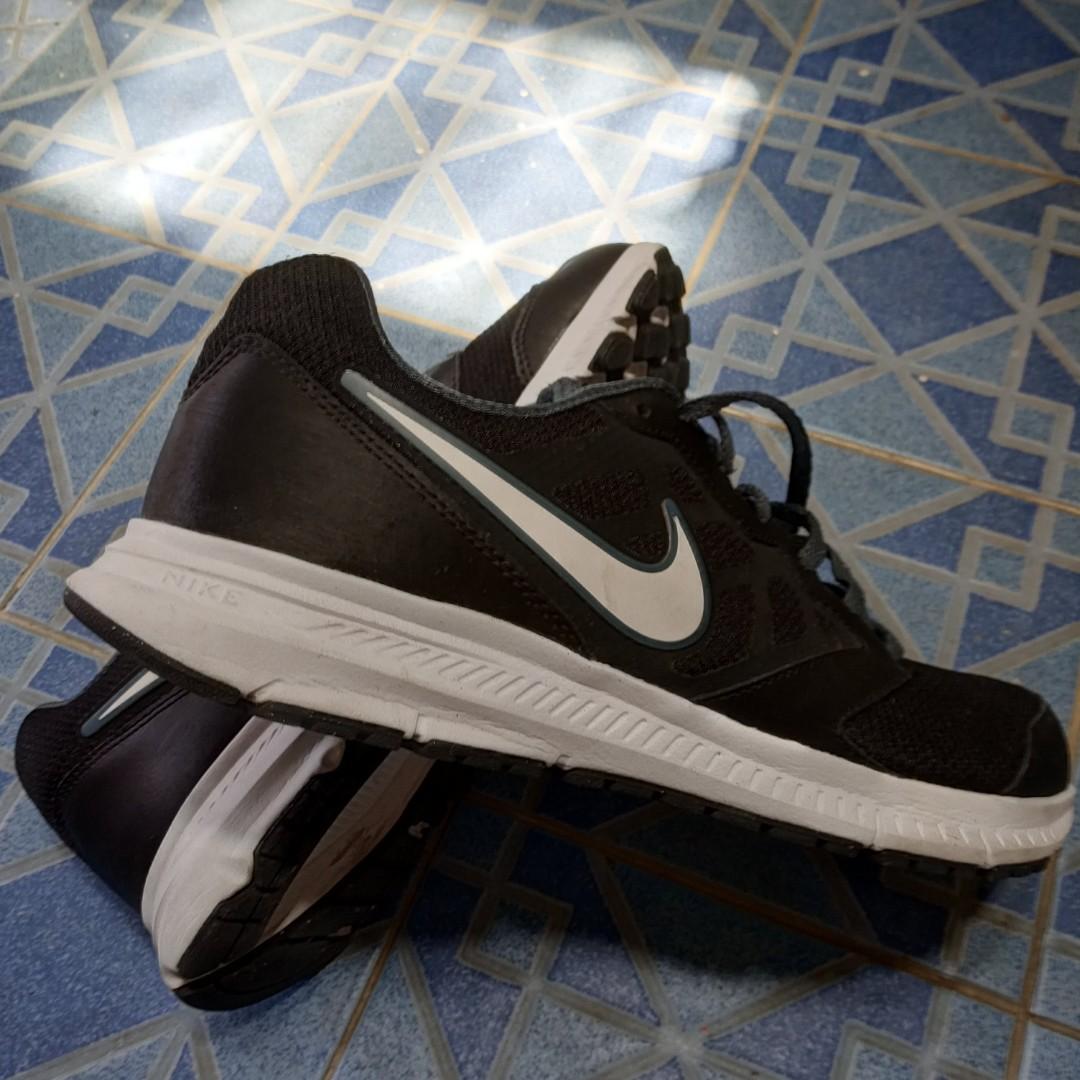 Sepatu Running Nike Downshifter 