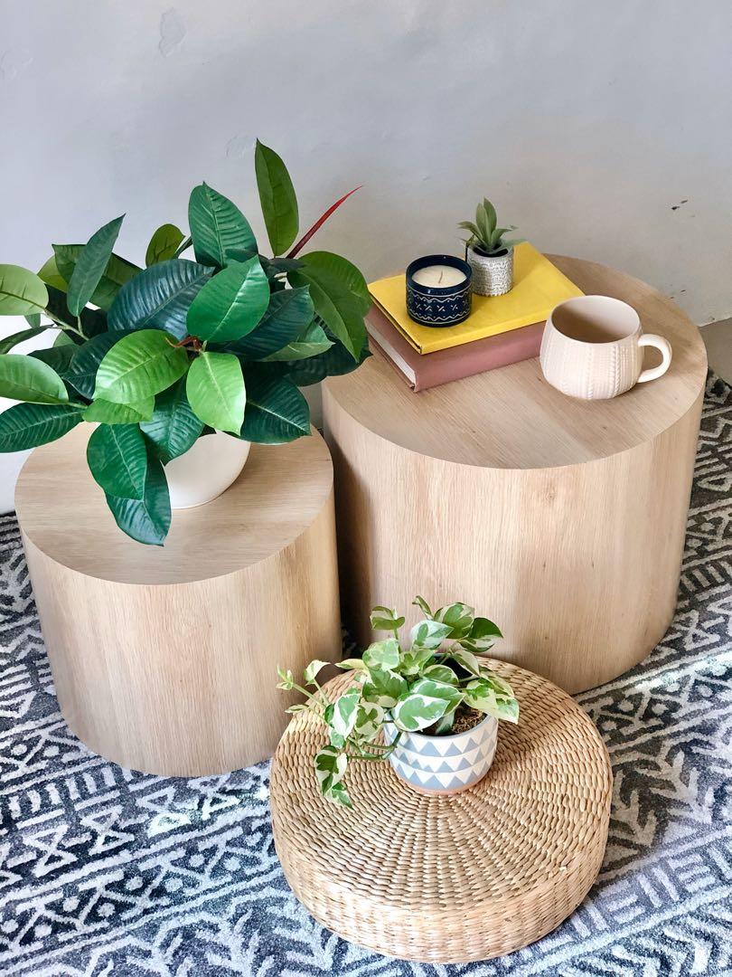 Kmart set of 2 top oak look tables