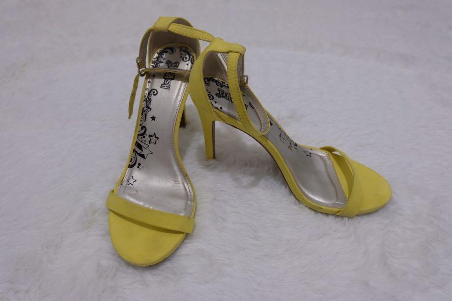 Yellow heels payless 2025