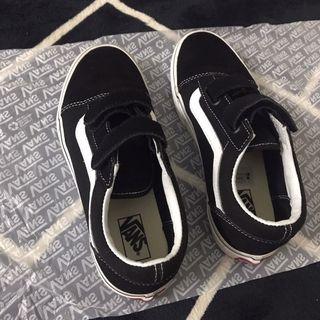 larrie shoes wikipedia