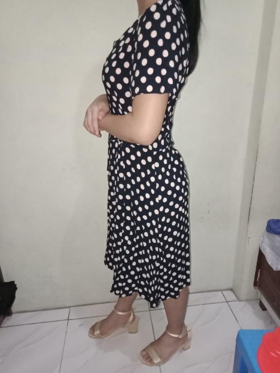 Vintage Polka Dot Dress (Category: Dresses) located in Taguig. Submitted by river.bee (Listing ID 1017820700, Image 2). Description: Preloved Vintage Dress for sale! -Fits M to L body frame -Perfect for dates/parties MOP: -Gcash -Paymaya Shipping: -Lalamove -Grab -LBC *Shipping be to shouldered by buyer Meet-up: Taguig/Makati/Pasay Area .