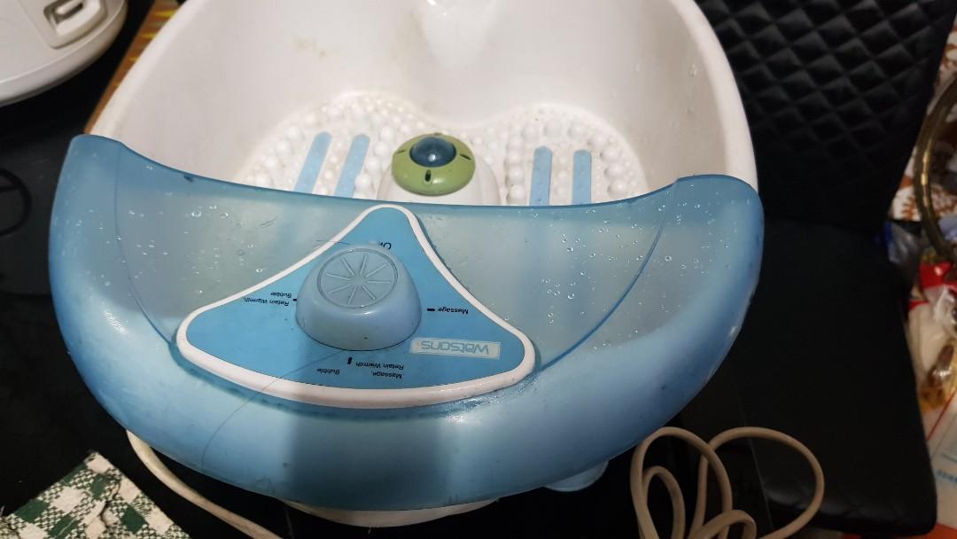 Watson bubble footspa (Category: Foot Care) located in Makati City. Submitted by jonnace (Listing ID 1017745459, Image 1). Description: wala na gagamit kaya benta nalang 09561959581.