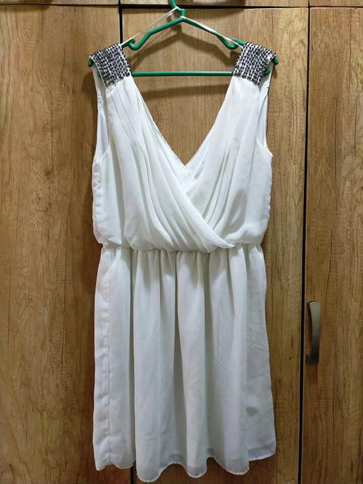 zara white flowy dress