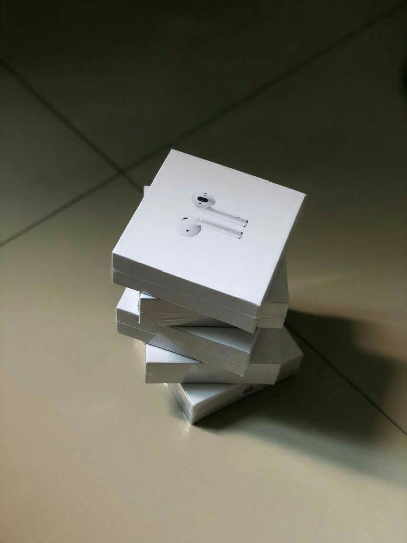 APPLE AIRPODS GEN 2 (Category: Portable Audio Accessories) located in Valenzuela. Submitted by aaronadana (Listing ID 1022118775, Image 2). Description: SUPPORT SMALL BUSINESS. HELP ME FOR FUNDING MY TUITION FEE AS 2ND YEAR BS ARCHITECTURE. THANK YOU 😉 . SEND ME A MESSAGE FOR MORE DETAILS 😊.