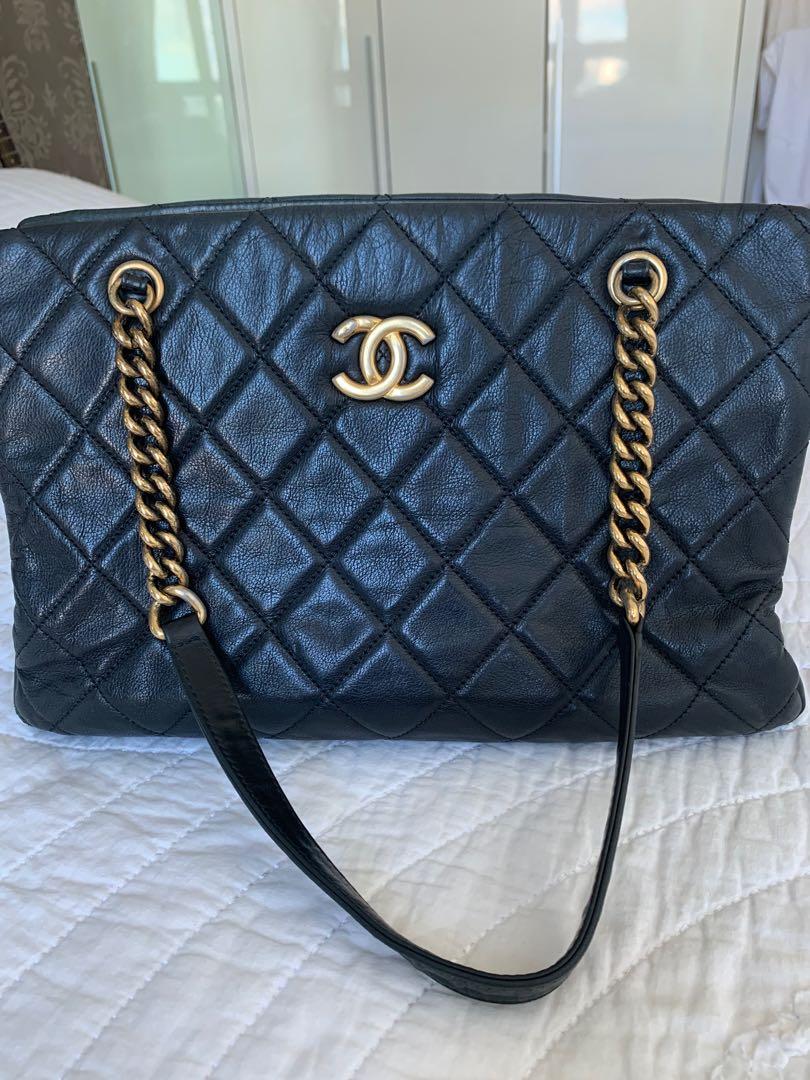 Chanel CC Matelasse Lambskin Flap Bag (SHG-5yyzCW) – LuxeDH