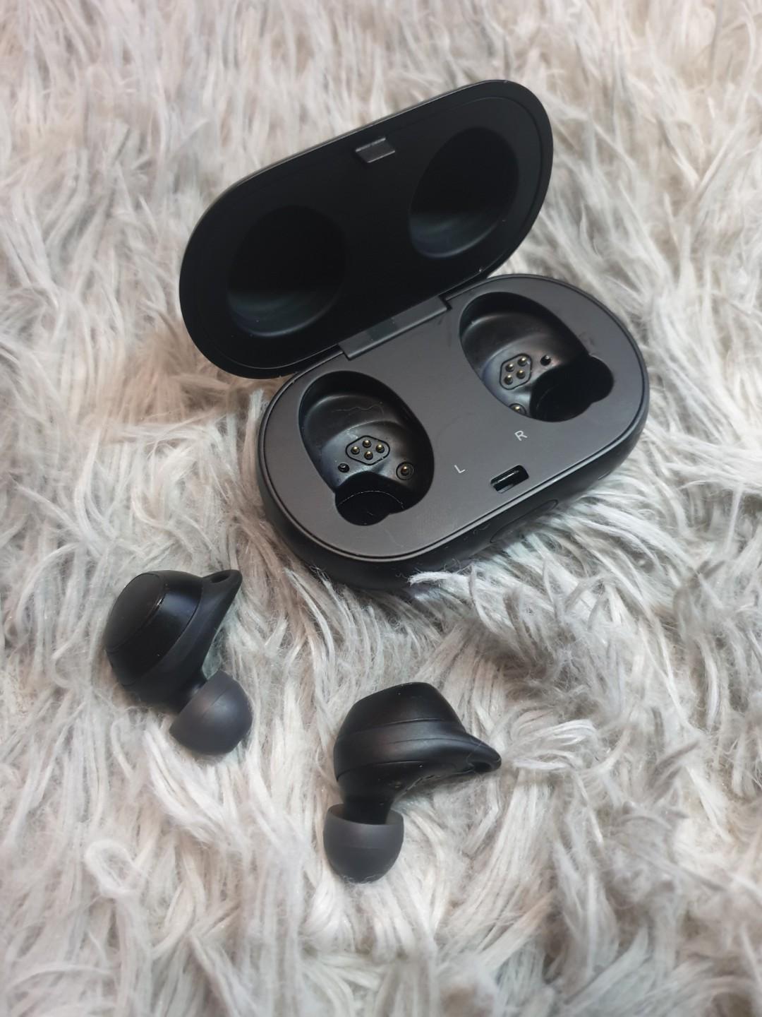 Authentic Samsung galaxy Buds (Gear iconX 2019) (Category: Earphones) located in Pasig City. Submitted by kimjayson (Listing ID 1022258433, Image 1). Description: UPDATE: Found original extra eartips, wing tips, cleaning brush. Authentic Samsung Galaxy earbuds. (Yes AUTHENTIC po. Allergic po ako sa fake) Got this in Samsung store Market Market last year for 7k+) Better than the latest buds that doesn't have internal memory. This release has 4 Gig