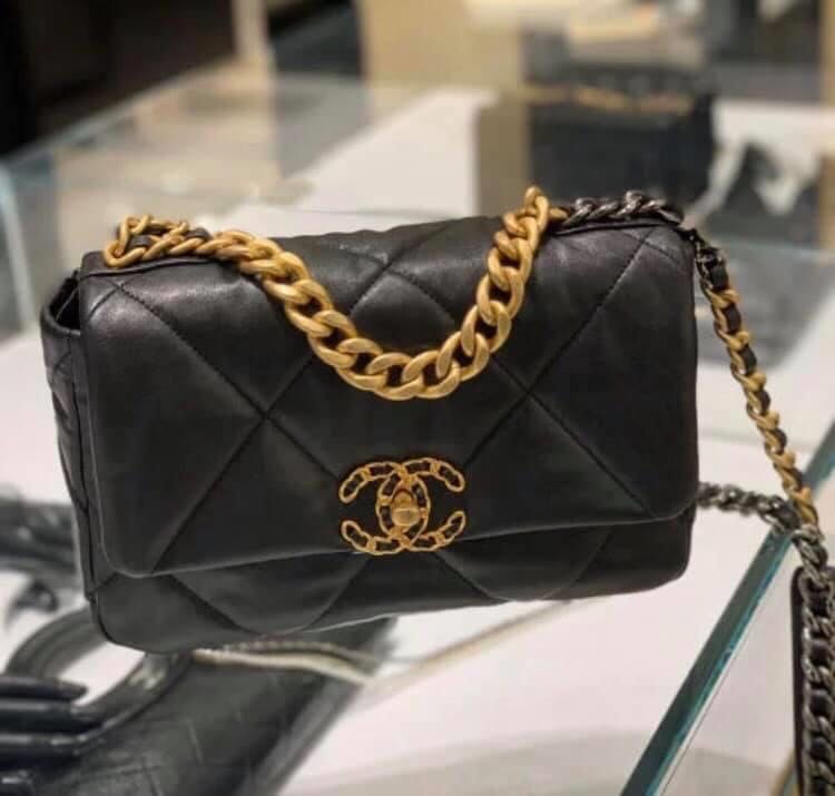 Brand new Chanel 19 small size