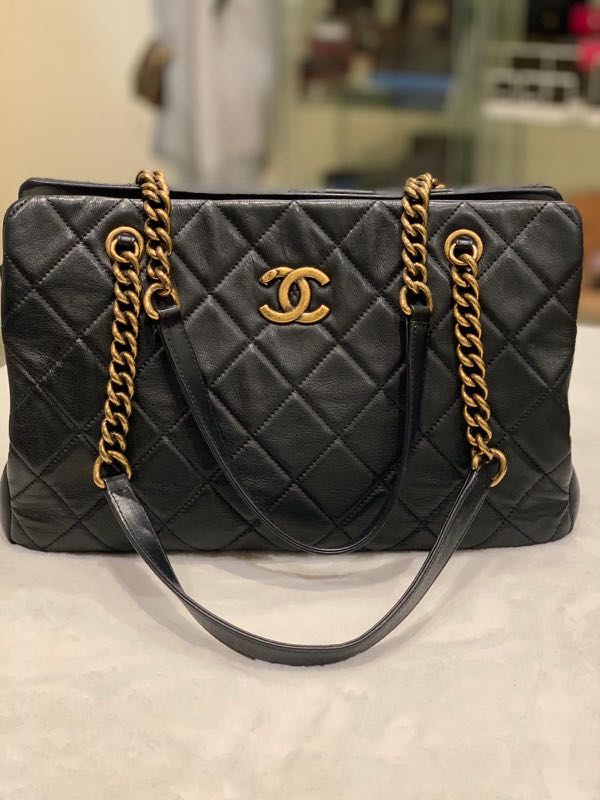 Chanel CC Matelasse Lambskin Flap Bag (SHG-5yyzCW) – LuxeDH