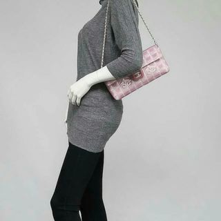 (Category: ) located in . Submitted by lovebrands (Listing ID 1022318862, Image 1). Description: .