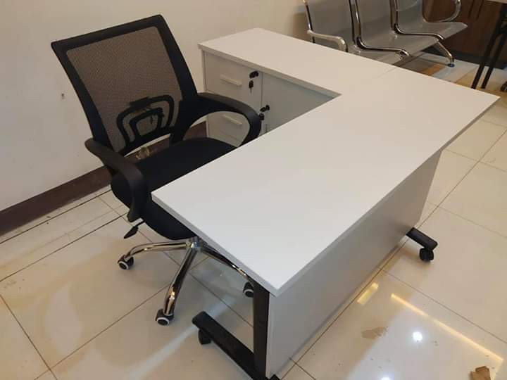Fst Table With Acrylic Home Furniture Furniture Fixtures Office Furniture On Carousell