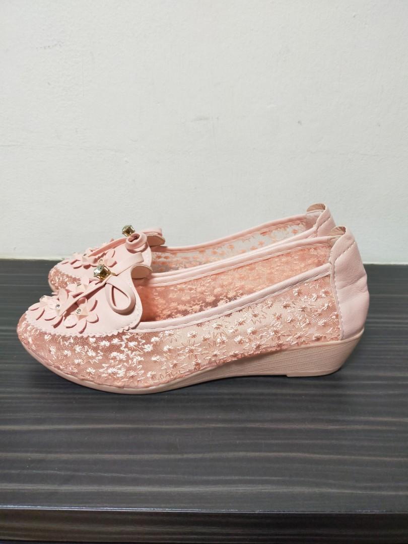 womens light pink heels