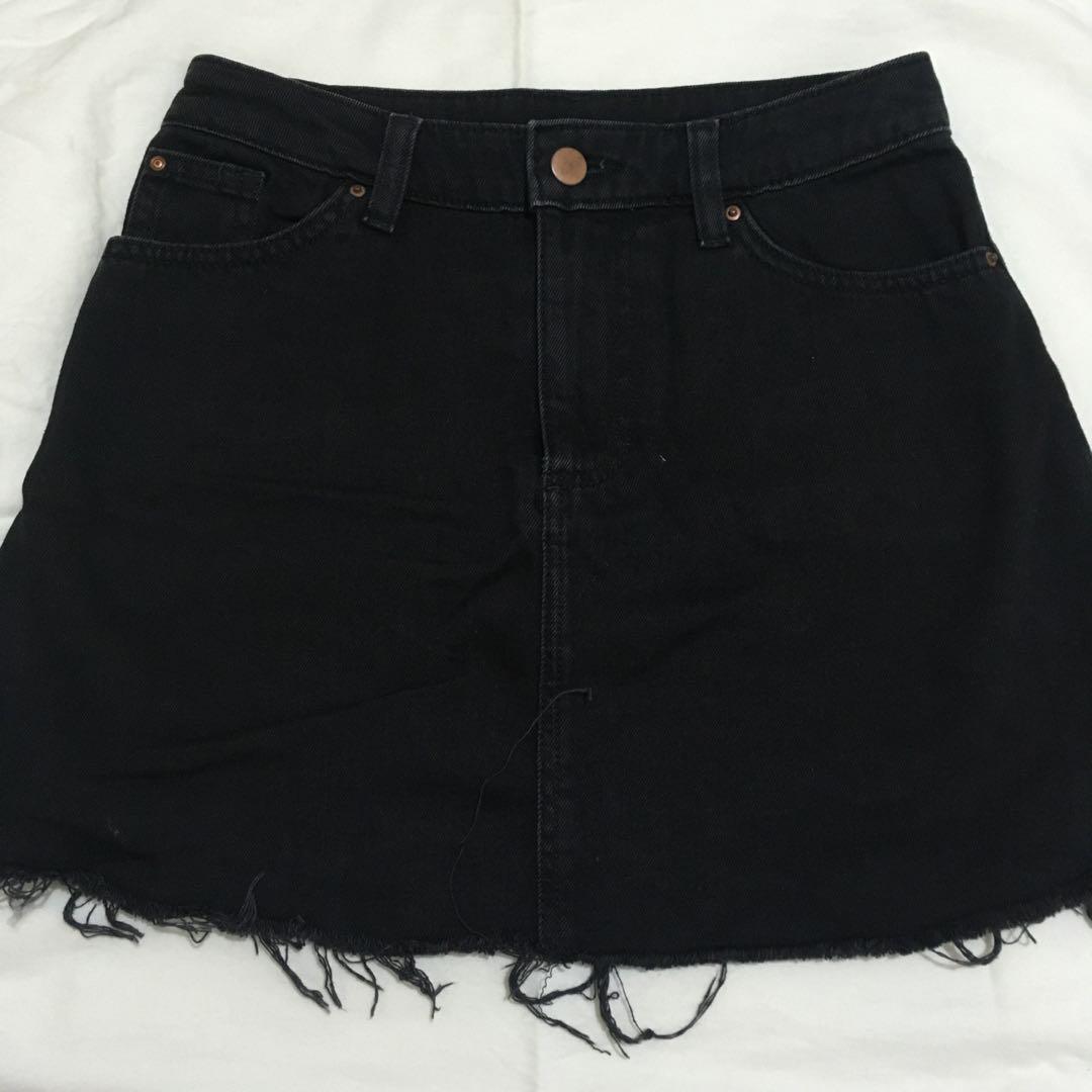 h&m black jean skirt
