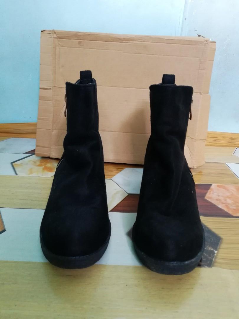 Ladies boots on Carousell