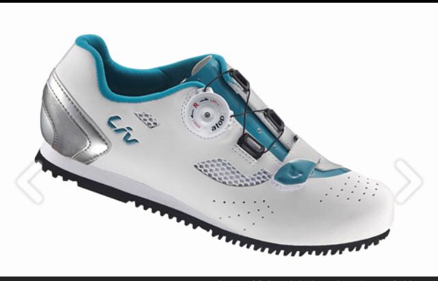 Non cleat cycling hotsell shoes