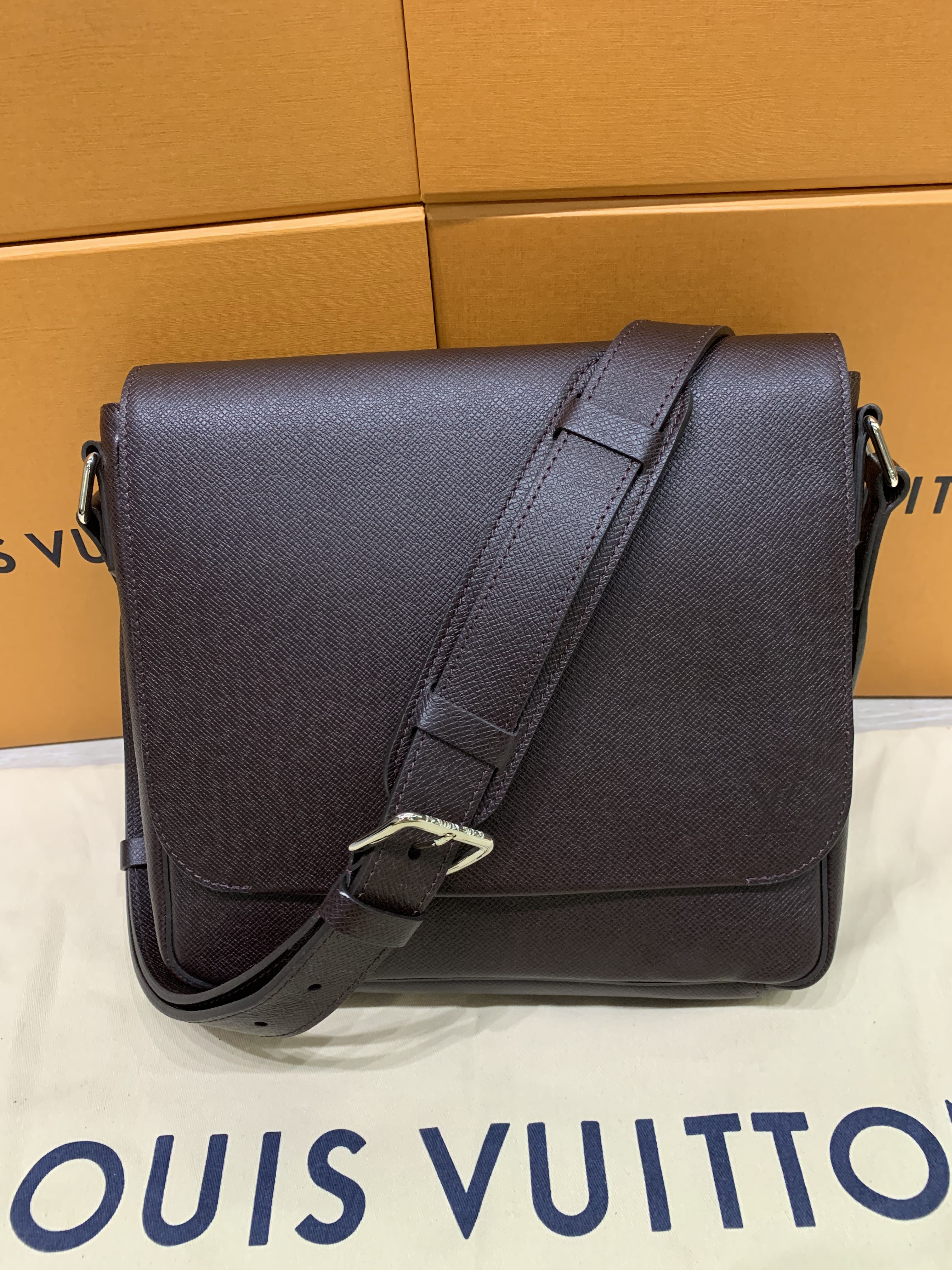 Shop Louis Vuitton DAMIER Unisex Bag in Bag Leather Crossbody Bag Logo Bags  (N40127) by yutamum