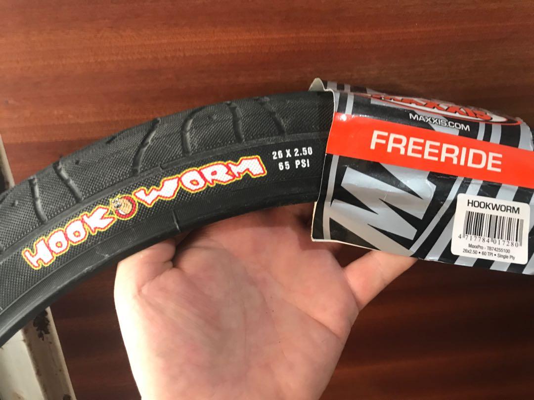 MAXXIS HOOKWORM TIRE 26x2.5 NO 27.5 29 Sports Equipment
