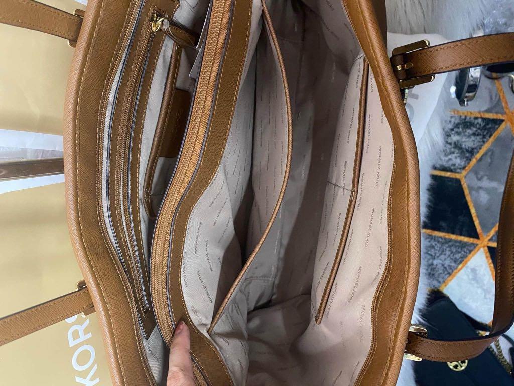 jet set medium saffiano leather top zip tote bag