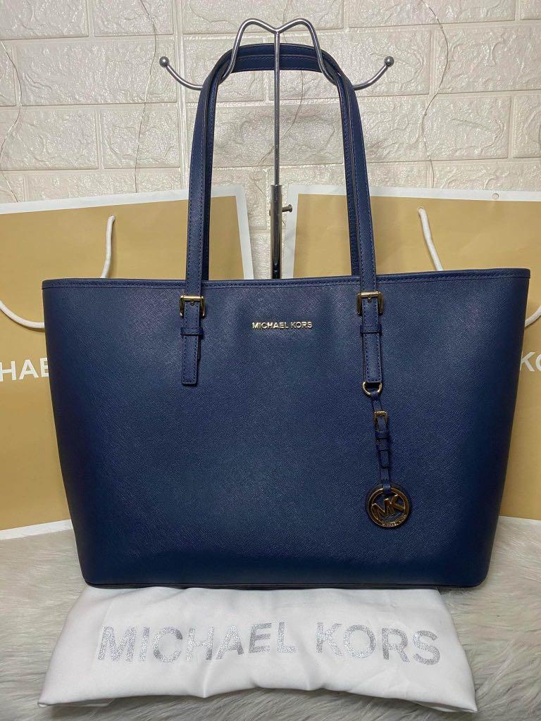 MICHAEL KORS Jet Set Medium Saffiano Leather Top-Zip Tote Bag, Women's  Fashion, Bags & Wallets, Tote Bags on Carousell