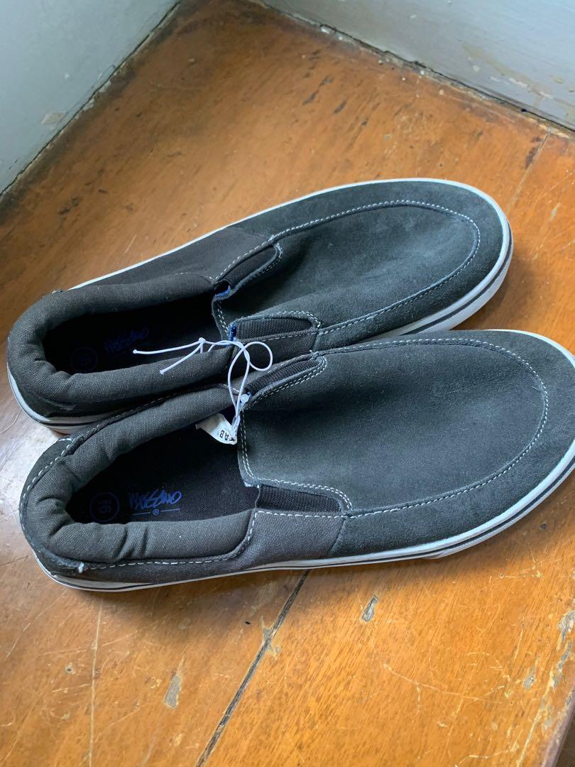 mossimo slip on sneakers