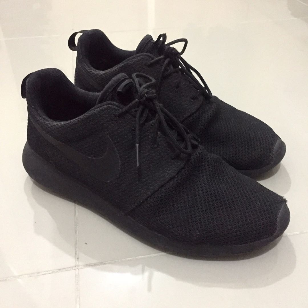 triple black roshe