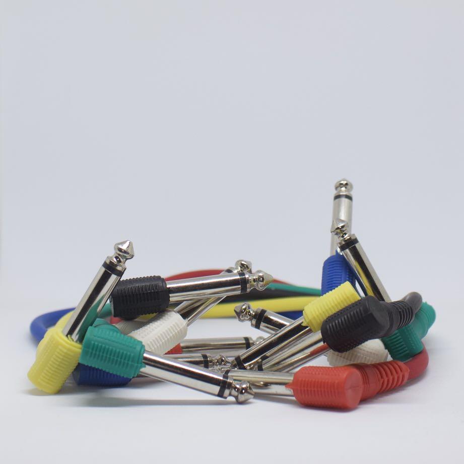 30cm Patch Cables (Category: Cables & Adaptors) located in Singapore. Submitted by qaijuana (Listing ID 1022117667, Image 1). Description: 6 pairs of 15cm patch cables. Nothing much I can say about it can I? .