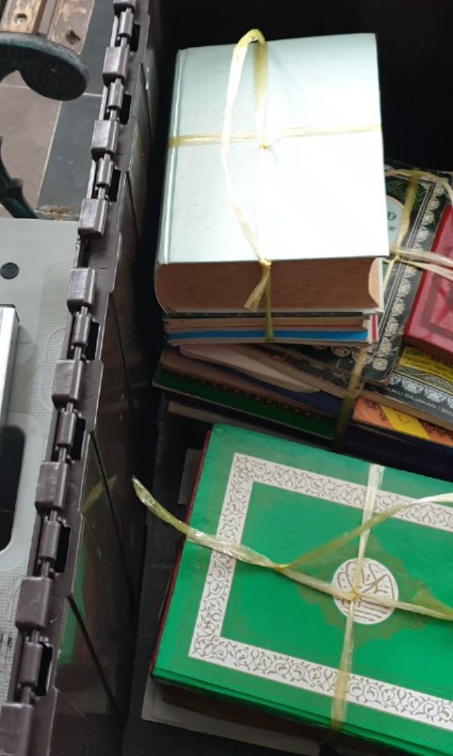 Quran and Islamic Disposal Services, Hobbies & Toys, Stationery & Craft, Art & Prints on Carousell